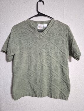 "Bentley" Women's Short Sleeve V-Neck Sweater - Sage Green